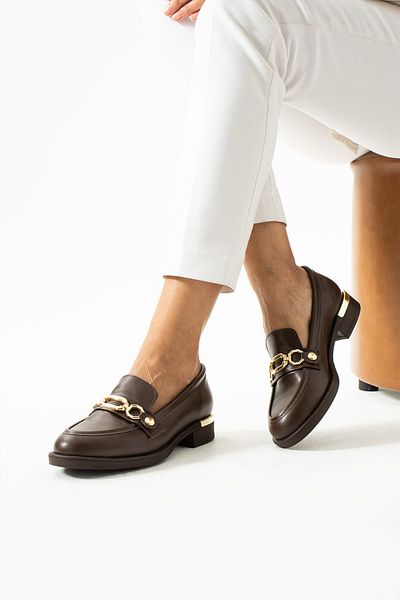 Güllü Shoes Дамски кафяви кожени мокасини, удобни и стилни за всеки ден, златни дамски обувки на ток със закопчалка