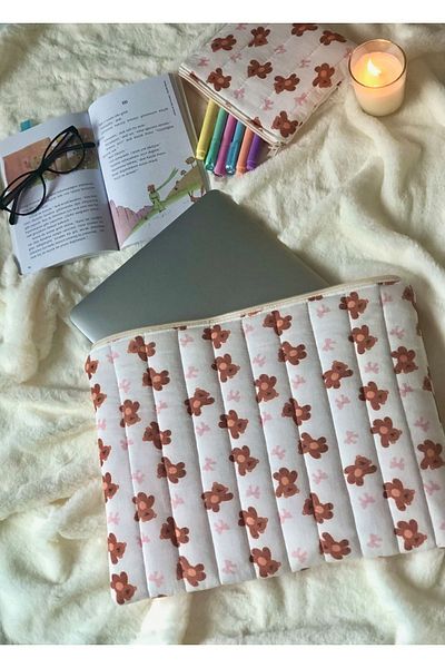 BABY KANGAROO 13 Inch Laptop Case - Teddy Bear and Bow Pattern, Pen Holder Gift