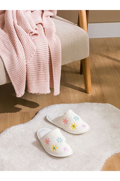 LC Waikiki Γυναικείες παντόφλες εσωτερικού χώρου LCW Floral Ebroidery