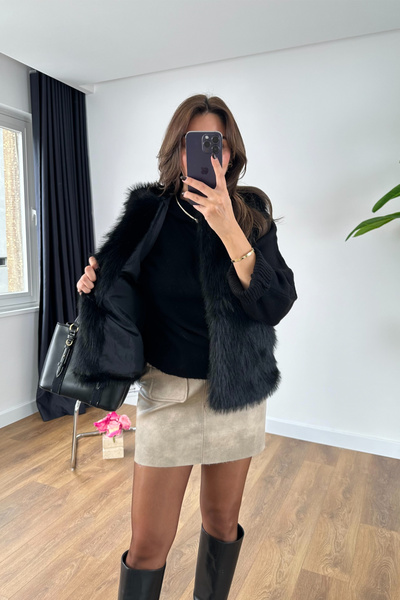 BİRCANÇİL Black Lining Detailed Fur Vest