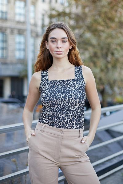 Jument Γυαλιστερό Lycra Square Collar Tank Top - Κομψό σώμα με λεοπάρ στάμπα
