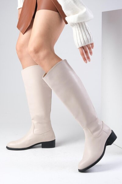 Mio Gusto Vivien bézs színű női csizma hátsó cipzárral, vékony műszőrme béléssel