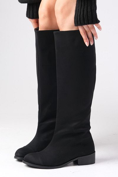 Mio Gusto Parley – Schwarzes Wildleder – Reißverschlusslose Reitstiefel für Damen mit flachem Absatz