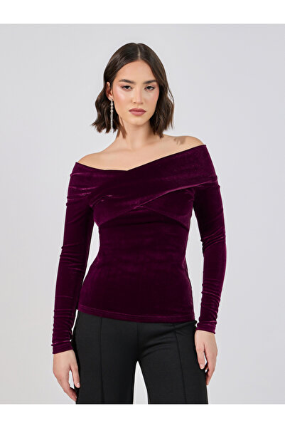 Styli Dar Kesim Omuz Açık Yaka Kadife Görünümlü Üst