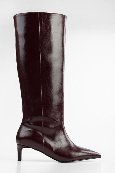 Shoeberry Blaze Burgunderfarbene Damenstiefel mit kurzem, spitzem Absatz
