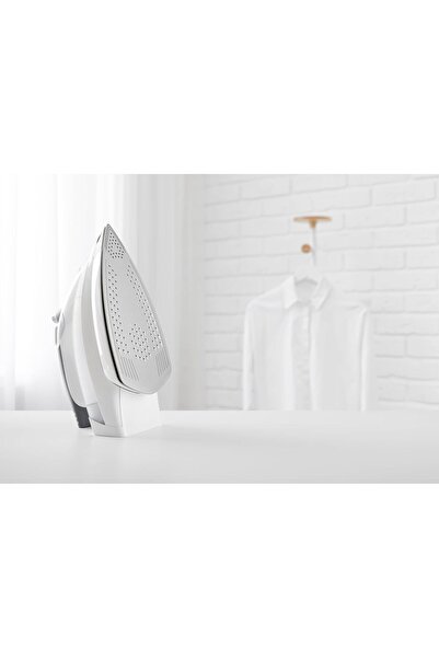 Ufesa Steam Iron 2800W Steam,Variable steam 0-30gr/min.Selfclean- Anticalc cartridge- Anticalc Shot