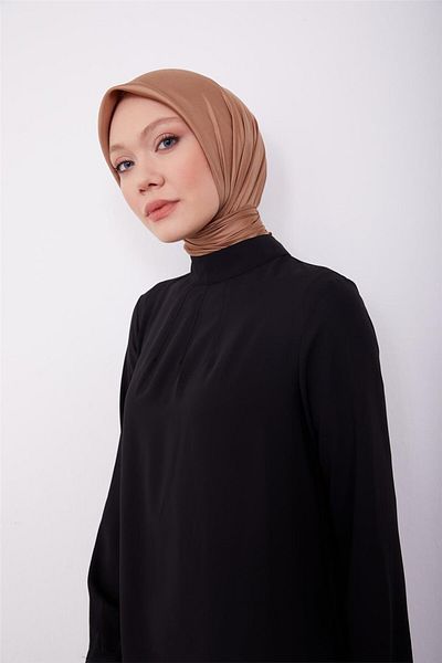 Armine Λεπτομερής μαύρη μπλούζα με πιλάκι - 23k3435
