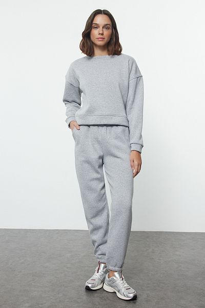 Trendyol Collection Γκρι Melange Fleece Χοντρό εσωτερικό πλεκτό σετ αθλητικής φόρμας - κανονική εφαρμογή Twoaw23em00001
