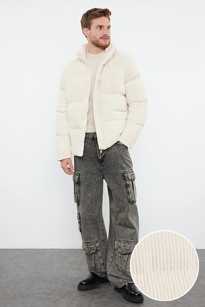Trendyol Collection Pufferjacke aus Cord – Stehkragen, Ecru, normale Passform TMNAW22MO0182