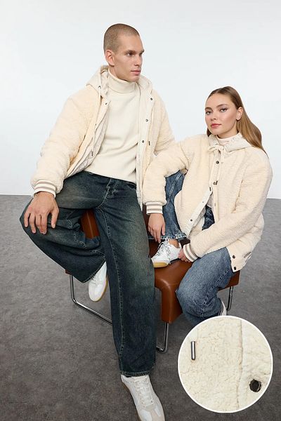 Trendyol Collection Unisex-Wintermantel in ecrufarbener, lockerer Passform mit Kapuze – Gummidetails TMNAW25MO00015
