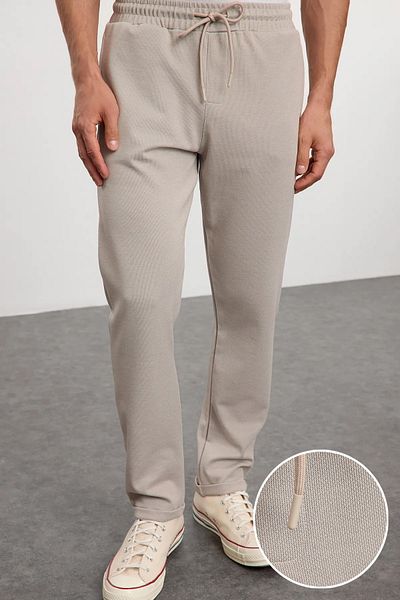 Trendyol Collection Beige Regular Fit gestrickte, flexible, bequeme, elastische Stoffhose mit doppeltem Bein und Bindegürtel TMNAW25PL00002
