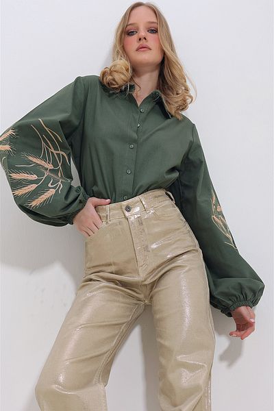 Trend Alaçatı Stili Damen-Hemd aus gewebtem Popeline mit Khaki-Ärmeln und Stickereien ALC-X11374