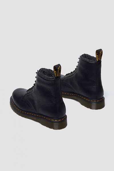 Dr. Martens 8 Szemcsizma