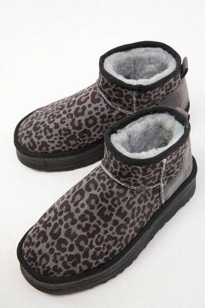 SOHO Graue Damenstiefel und Stiefeletten mit Leopardenmuster, Modell 20026