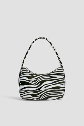 pull bear kadin zebra desenli mini kol cantasi 14096640 fiyati yorumlari trendyol