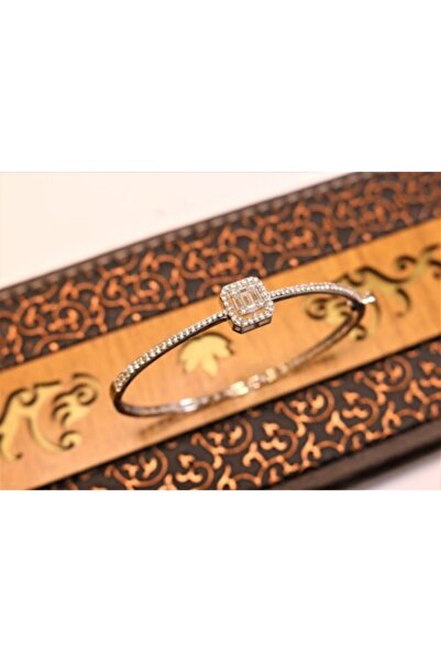 Güler Kuyumculuk Kadın Beyaz Altın Baget Taşlı Kelepçe Bilezik