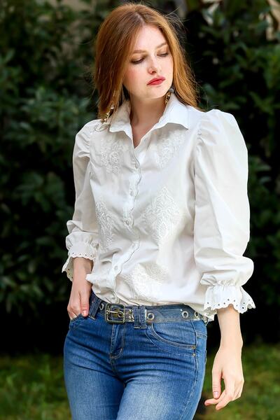 Chiccy Női fehér vintage ing foltvarrással és hímzett első ujjakkal, kagylórészlettel M10010400GM99494