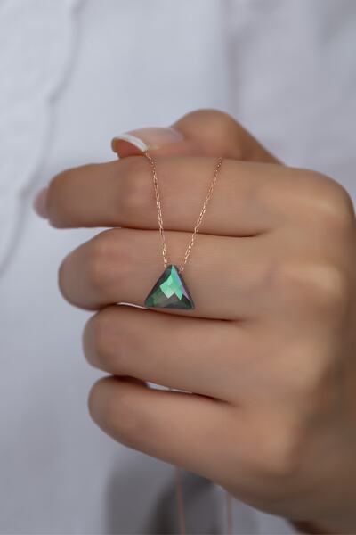 Nereze 925 Ayar Gümüş Mistik Topaz Taşlı Üçgen Kolye