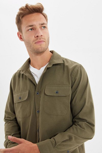 Trendyol Collection Khakifarbenes, strukturiertes Winterjackenhemd mit regulärer Passform und Doppeltaschenbezug TMNAW22GO0350