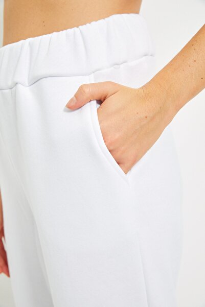 Trendyol Collection White Elastic Waist Loose Jogger Thin Knitted Sports Sweatpants TWOSS20EA0046