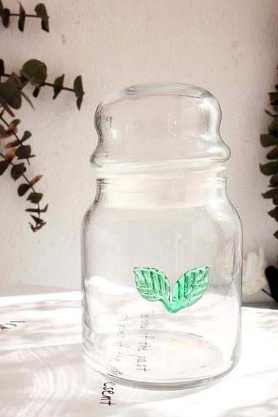 ADAMODART Single Spice Rack with Mint Glass Figure