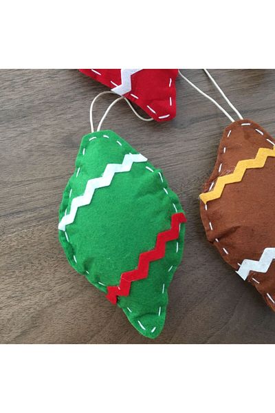 OzanTuhafiye Handmade Felt 7-Piece Christmas Ornament Pine Tree Ornament 02