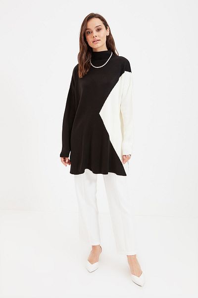 Trendyol Modest Schwarzer Farbblock-Strickpullover TCTAW22AK0007