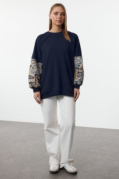 Trendyol Modest Marineblaue, übergroße Strick-Tunika mit 3 Fäden und detaillierten Ärmeln TCTAW25UK00013