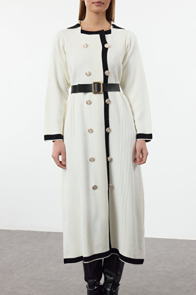 Trendyol Modest Pletené šaty s barevným blokem Ecru s páskem Tctaw25Eb00066