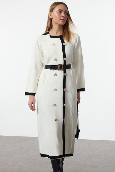 Trendyol Modest Pletené šaty s barevným blokem Ecru s páskem Tctaw25Eb00066