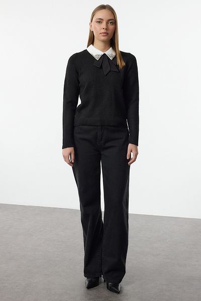 Trendyol Collection Pulover negru din tricotaje cu textura moale - cu panglică și detalii cu pietre, TWOAW25KZ00035