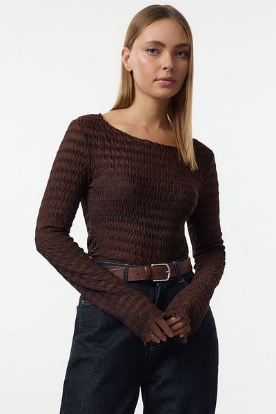 Trendyol Collection Καφέ πλεκτή μπλούζα με ελαστική υφή - Εφαρμόζεται στο σώμα, λεπτομέρεια από τούλι TWOAW25BZ00207