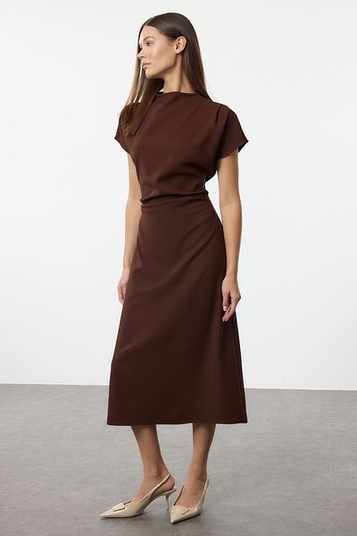 Trendyol Collection Миди рокля с A-силует - кафява, яка Degaje, креп тъкан Twoaw25El00393