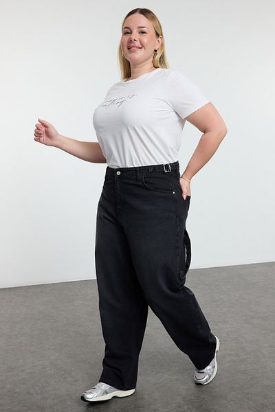 Trendyol Curve Schwarze High-Waist-Rohrbein-Jeans in Übergröße TBBAW25CJ00034