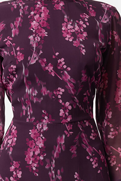 Trendyol Collection Rochie de iarnă din șifon țesut, cu model de flori de prun, în formă de A, cu guler ridicat, cu căptușeală midi TWOAW25EL00173