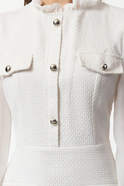 Kolekcia Trendyol Ecru rovné krátke / mini tkané šaty TWOAW25EL00257