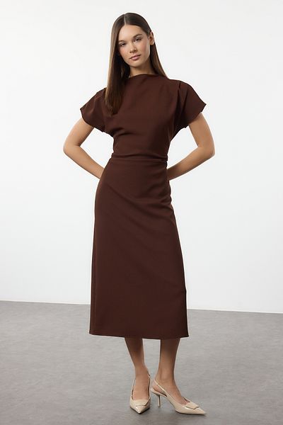 Trendyol Collection Миди рокля с A-силует - кафява, яка Degaje, креп тъкан Twoaw25El00393
