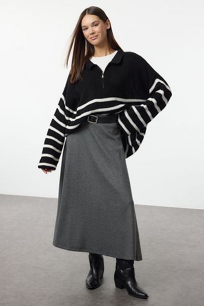Trendyol Collection Flexibilní pletená midi sukně – antracitová, A-Line, kartáčovaná Twoaw25Et00141