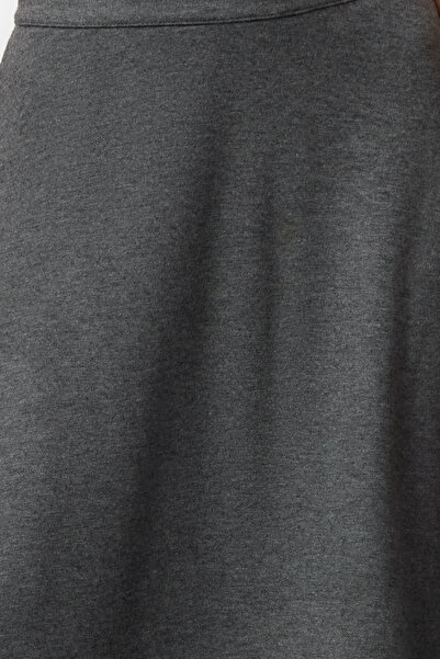 Trendyol Collection Flexibilní pletená midi sukně – antracitová, A-Line, kartáčovaná Twoaw25Et00141