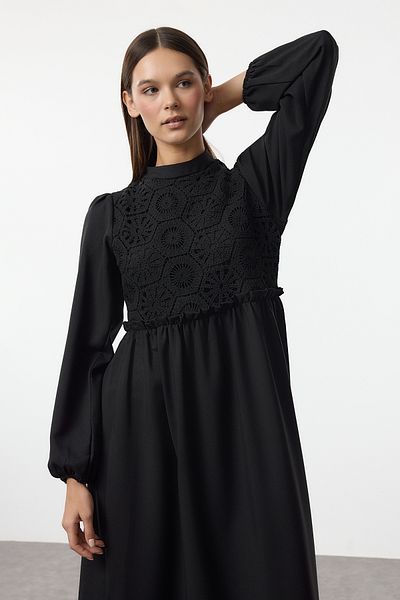 Trendyol Modest Černé tkané šaty Guipure/Fisto Tctaw24Eb00110