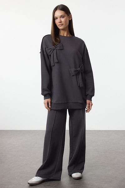 Trendyol Modest Übergroßes Anthrazit-Trainingsanzug-Set – Banddetail TCTAW25US00119