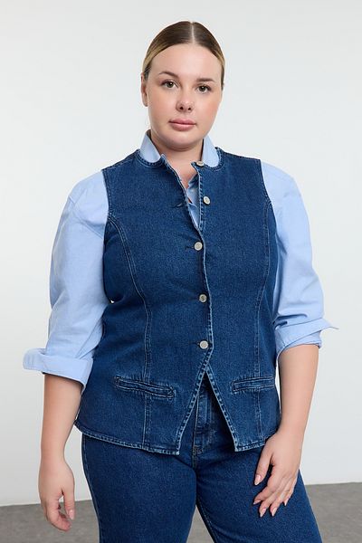 Trendyol Curve Blaue Jeansweste mit Rundhalsausschnitt in Billet-Größe TBBAW25BH00006