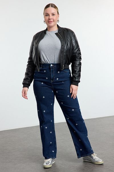 Trendyol Curve جينز مستقيم كبير الحجم مطبوع عليه نجمة زرقاء داكنة بخصر عالٍ - TBBAW25CJ00014