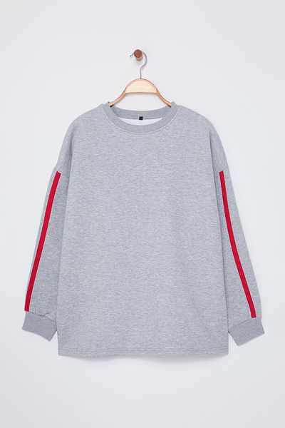 Trendyol Curve Luźna szara bluza z cienkimi paskami i dzianiny - Tbbaw25Ao00009
