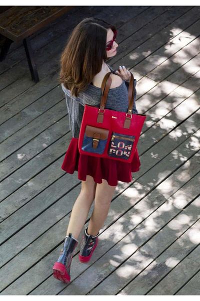 Dogo Women's Vegan Leather Red Shoulder Bag - It's the Time for London Design