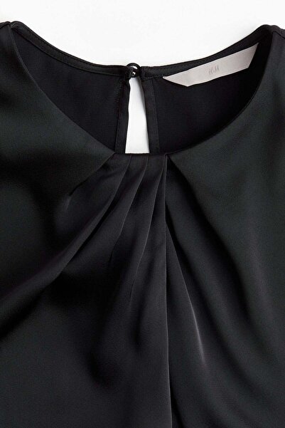 H&M بلوزة ساتان بتفاصيل مطوية