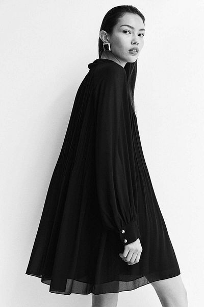 H&M Tie-neck plissé dress