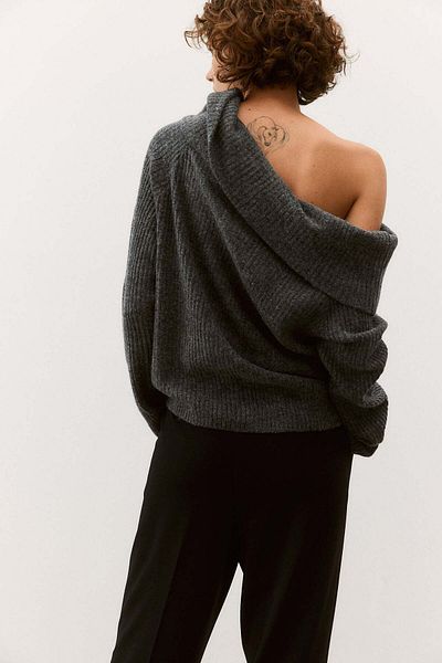 H&M Off-the-shoulder jumper