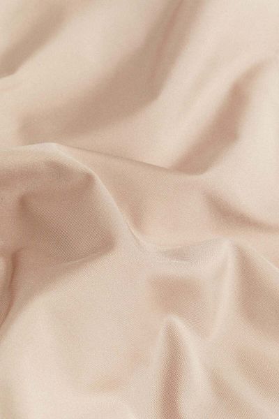 H&M قطعتان من الملابس الداخلية الخفيفة