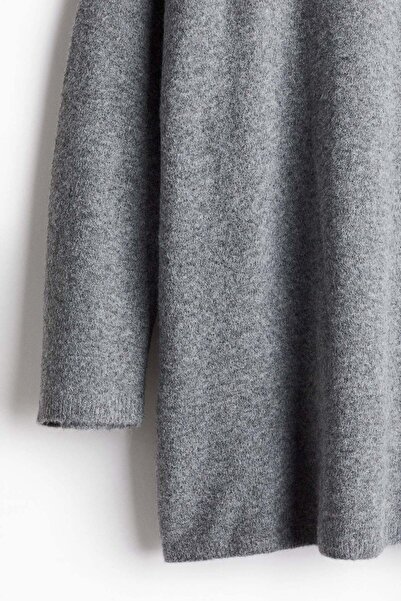 H&M فستان محبوك بغطاء للرأس